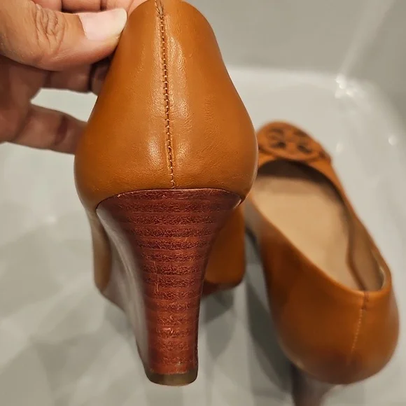 TORY BURCH Cognac Tan Leather Wedges